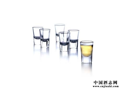 酒文化:喝陳年老酒,該配什么樣的杯子