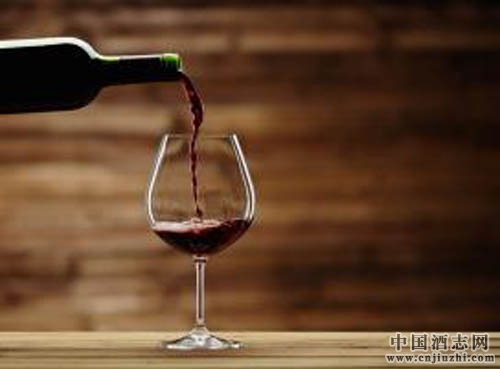 酒禮習(xí)俗:倒葡萄酒的禮節(jié)