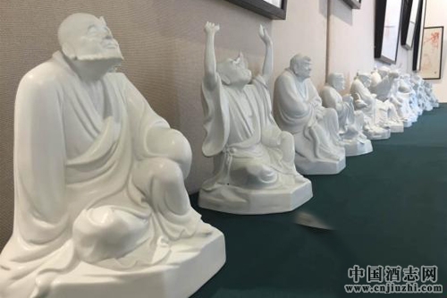 國酒茅臺羅漢造型瓶昆明亮相